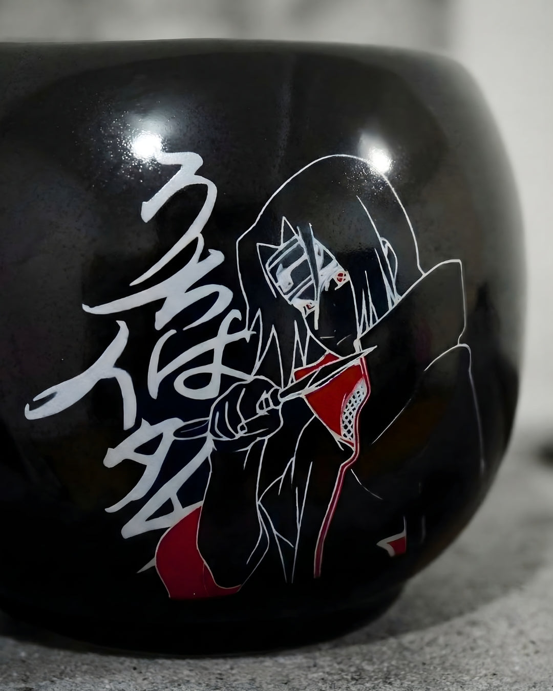 CANECA ITACHI UCHIHA DESIGN EXCLUSIVO PARA FÃS DE NARUTO E COLECIONADORES NERD
