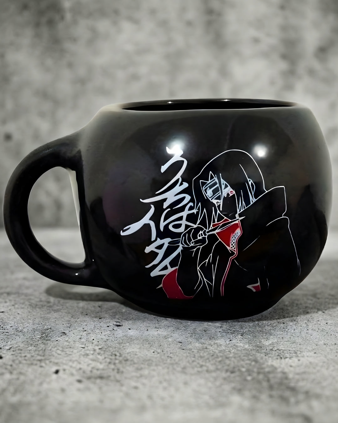 CANECA ITACHI UCHIHA DESIGN EXCLUSIVO PARA FÃS DE NARUTO E COLECIONADORES NERD